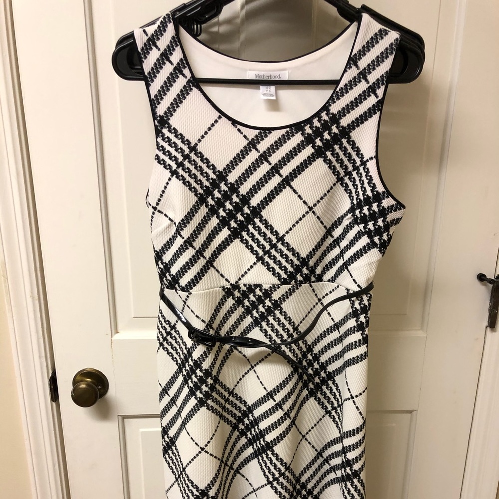 Work friendly maternity dress